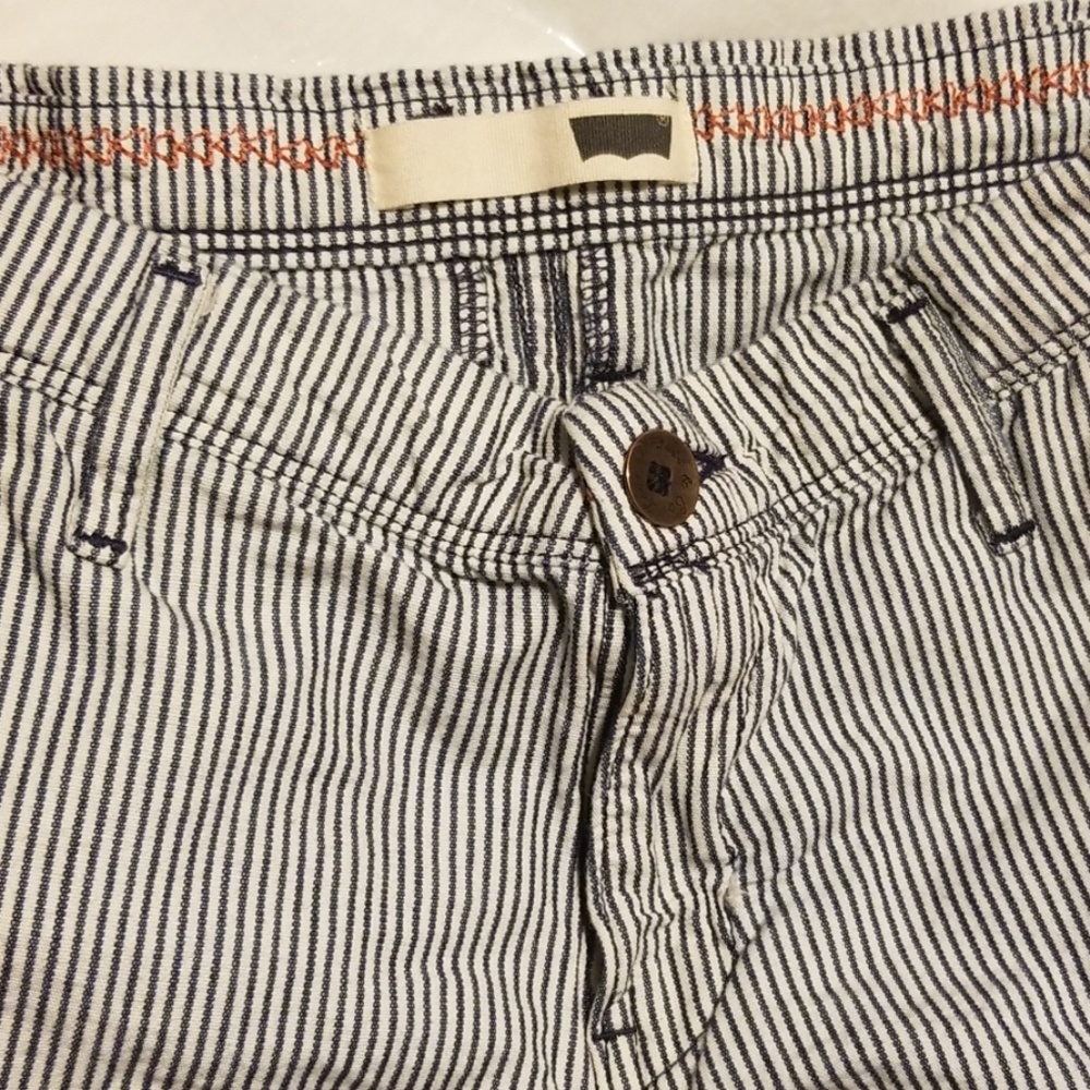 Shorts - Picture 2 of 8